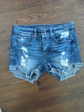 American Eagle Jean Shorts Tomgirl Stretch Size 2 - Size 6 Distressed